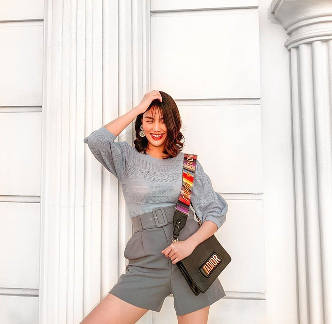 Những chiếc túi hàng hiệu luôn là điểm nhấn trong các set đồ của Lan Khuê. Có thể nói cô là một trong những sao nữ sở hữu những chiếc túi hiệu đình đám nhất hiện nay. Những chiếc túi hàng hiệu luôn là điểm nhấn trong các set đồ của Lan Khuê. Có thể nói cô là một trong những sao nữ sở hữu những chiếc túi hiệu đình đám nhất hiện nay.