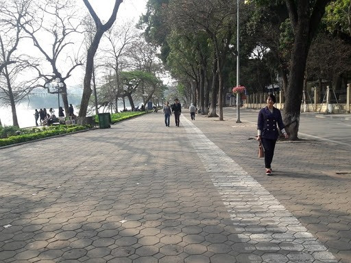 Hồ Gươm - địa điểm đi chơi thú vị cho ngày Valentine. Ảnh: ST. 