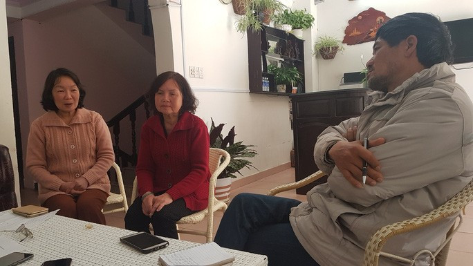 Làm việc với phóng viên, đại diện chủ khách sạn bức xúc trước nội dung trên.