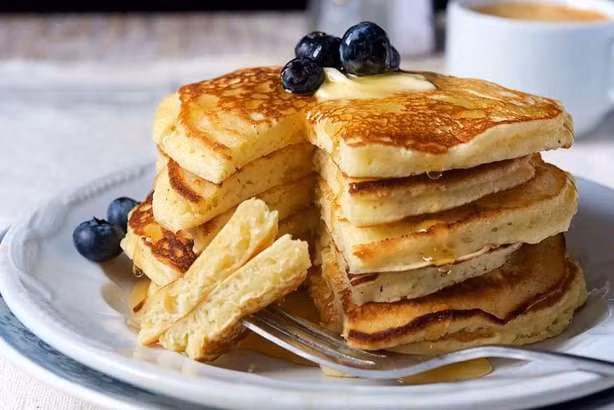 Bánh kếp (pancake): Bánh kếp làm từ bột ngô hay bột mì trắng có thể có lợi cho người tiêu chảy. Bạn nên tránh sử dụng si-rô, mật ong hay sữa để tránh kích thích thành ruột.