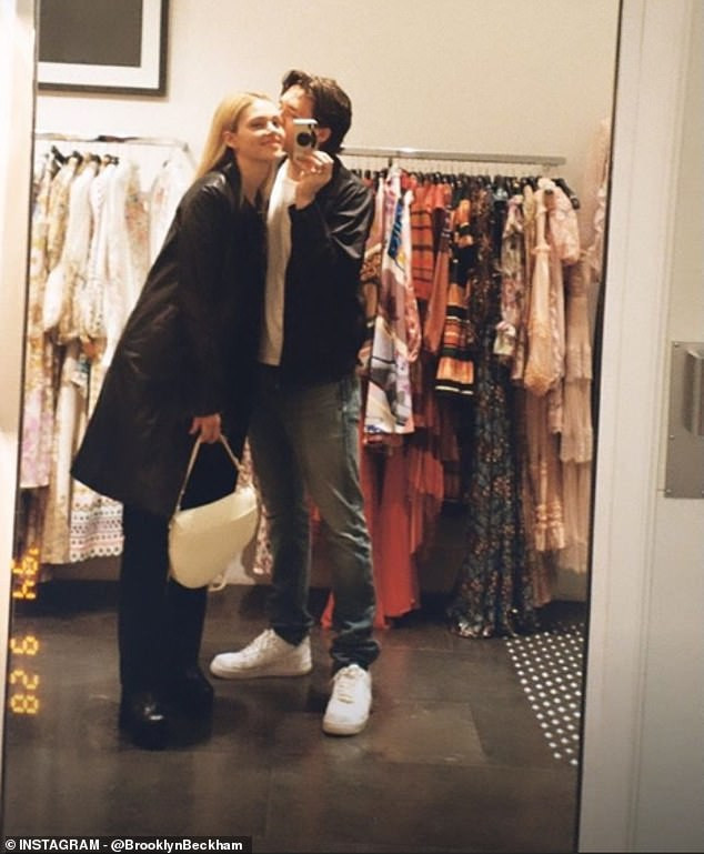Sau khi hẹn hò với chân dài người Mỹ, cậu cả nhà Beckham liên tục chia sẻ hình ảnh tình tứ của cả hai lên mạng xã hội. Sau khi hẹn hò với chân dài người Mỹ, cậu cả nhà Beckham liên tục chia sẻ hình ảnh tình tứ của cả hai lên mạng xã hội.