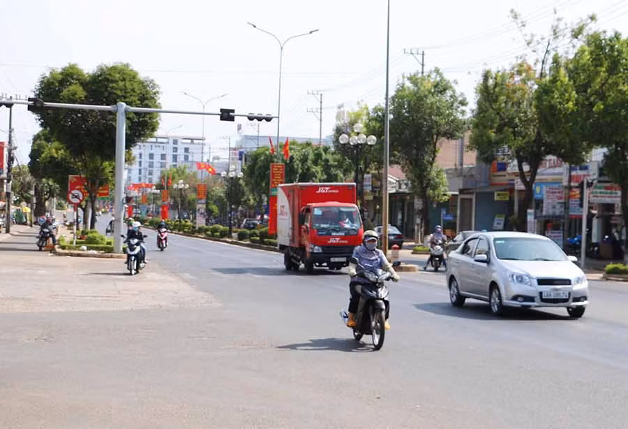  Công tác chỉnh trang đô thị được huyện Chư Sê quan tâm thực hiện trước đại hội. Ảnh: Q.T
