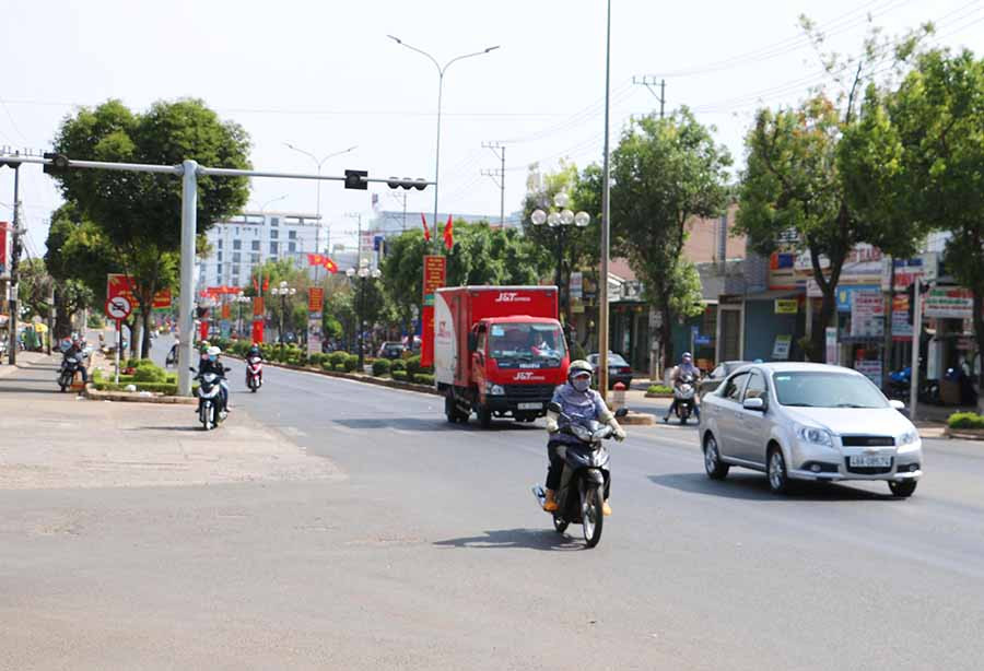  Công tác chỉnh trang đô thị được huyện Chư Sê quan tâm thực hiện trước đại hội. Ảnh: Q.T