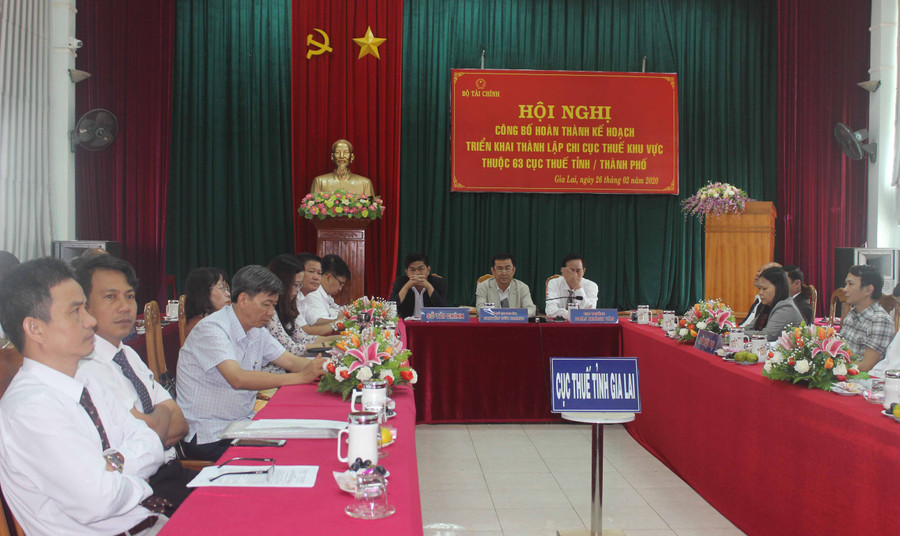 Đầu cầu Gia Lai tham dự Hội nghị trực tuyến công bố hoàn thành kế hoạch triển khai thành lập Chi cục Thuế khu vực thuộc 63 Cục Thuế tỉnh, thành phố. Ảnh: Sơn Ca Đầu cầu Gia Lai tham dự Hội nghị trực tuyến công bố hoàn thành kế hoạch triển khai thành lập Chi cục Thuế khu vực thuộc 63 Cục Thuế tỉnh, thành phố. Ảnh: Sơn Ca