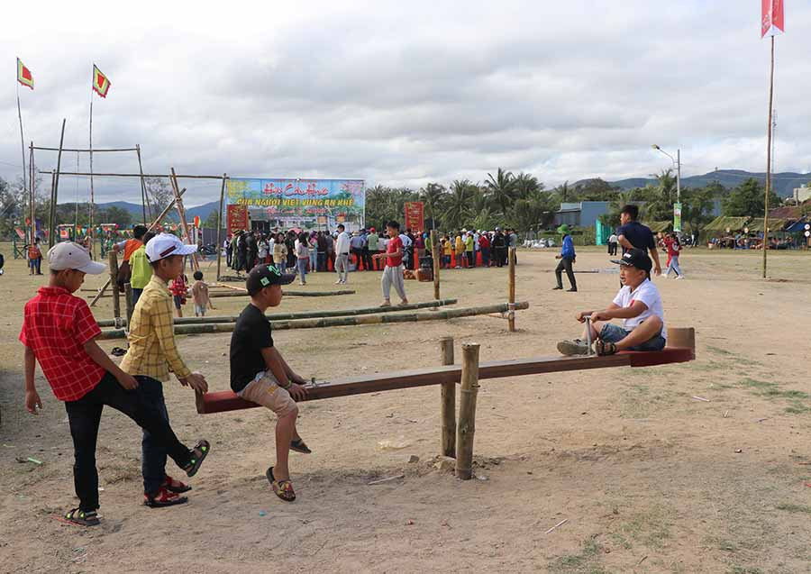  Các trò chơi dân gian tại Hội Cầu huê 2020 (thị xã An Khê). Ảnh: N.M