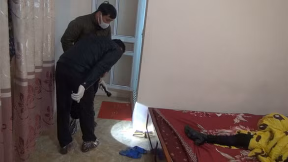 Cơ quan chức năng khám nghiệm hiện trường vụ việc - Ảnh: CTV