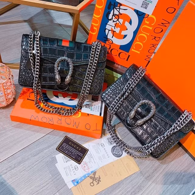  Những chiếc túi xách được xem là một trong số những phụ kiện không thể thiếu của phái đẹp. Ảnh: T.L