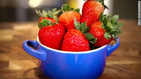 Ăn uống lành mạnh góp phần tăng thêm nhiều năm tuổi thọ - Ảnh minh họa: Shutterstock