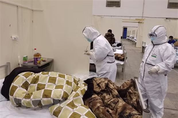 Bệnh viện Vũ Hán điều trị bệnh nhân nhiễm virus corona ngày 8/2.