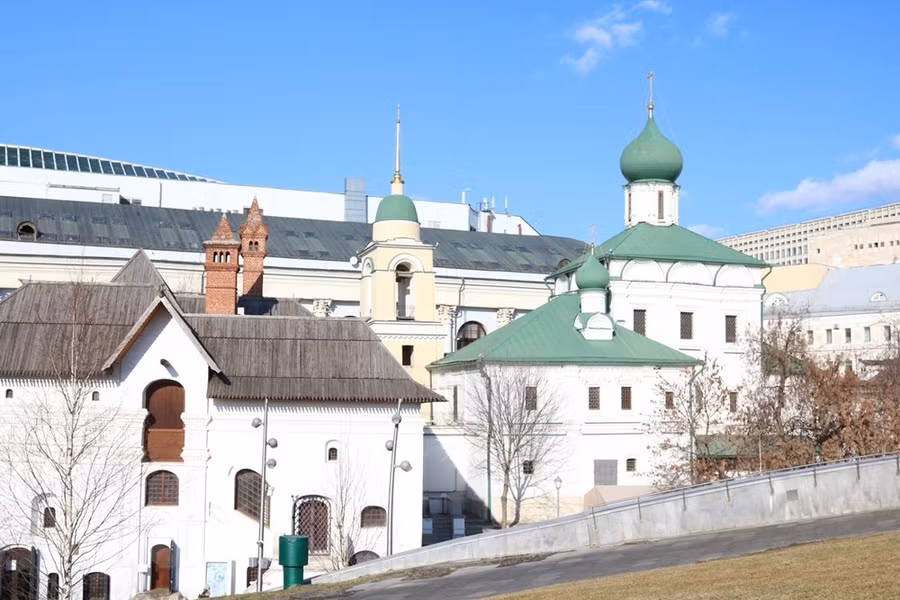 Nhà thờ Maxim Khờ dại theo phong cách Baroque vào năm 1737. (Ảnh: Duy Trinh/TTXVN) Nhà thờ Maxim Khờ dại theo phong cách Baroque vào năm 1737. (Ảnh: Duy Trinh/TTXVN)