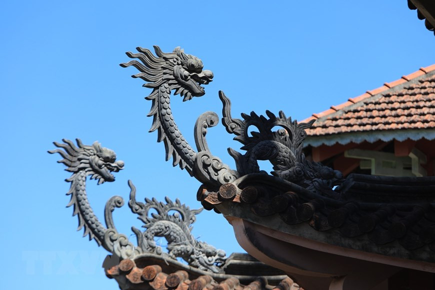 Những đầu đao hình rồng tại chùa Bửu Minh. (Ảnh: Thành Đạt/TTXVN)