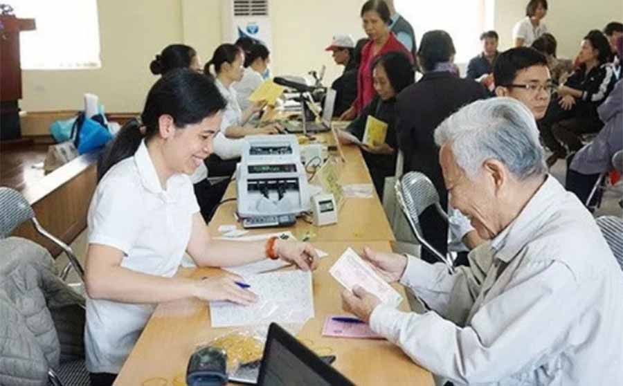 Ngoài quyền lợi đang hưởng theo chế độ hưu trí, người lao động cao tuổi vẫn được hưởng các quyền lợi đã thoả thuận theo hợp đồng lao động