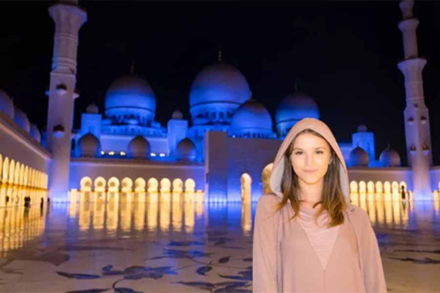 Một công trình kiến trúc ở Abu Dhabi. Ảnh: Lexie Alford