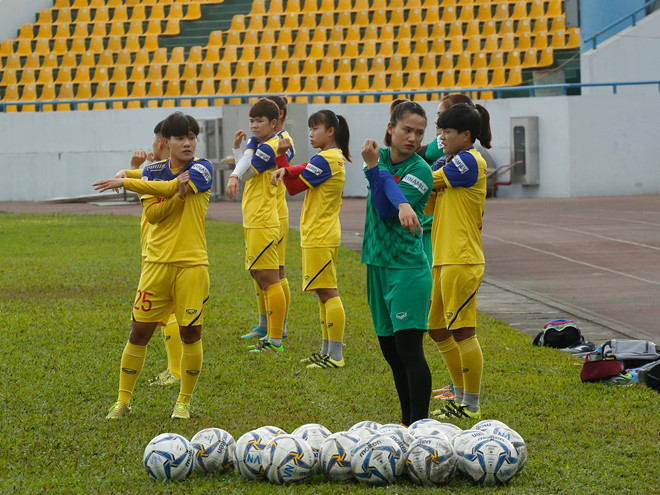 Đội nữ từng tập ở sân Cẩm Phả thời gian đầu chuẩn bị cho vòng loại thứ 3 Olympic - CLB Than Quảng Ninh