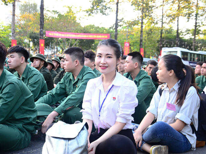 Nguyễn Thị Thủy Tiên rạng rỡ trong ngày nhập ngũ - Ảnh: Nữ Vương