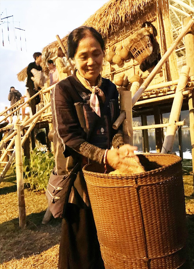 Nhà dân tộc học Đinh Thị Nga Nhà dân tộc học Đinh Thị Nga