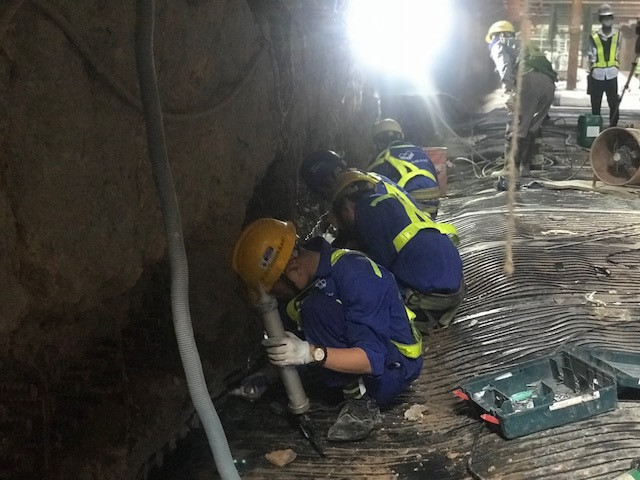 Ban QLĐSĐT quyết tâm đẩy nhanh tiến độ của các hạng mục trên toàn tuyến metro. Cụ thể, hạng mục thi công tái lập đường Lê Lợi (đoạn Đồng Khởi đến Pasteur) và Công viên trước Nhà hát TP dự kiến hoàn thành trước 30.4, sớm hơn 2 tháng so với kế hoạch ban đầu là tháng 6.