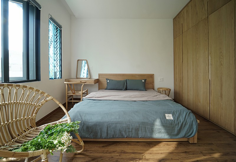 Nội thất được chọn lọc đều làm từ tự nhiên phù hợp với chủ đề hoa cúc mà chủ nhân chọn ban đầu. Nội thất được chọn lọc đều làm từ tự nhiên phù hợp với chủ đề hoa cúc mà chủ nhân chọn ban đầu.