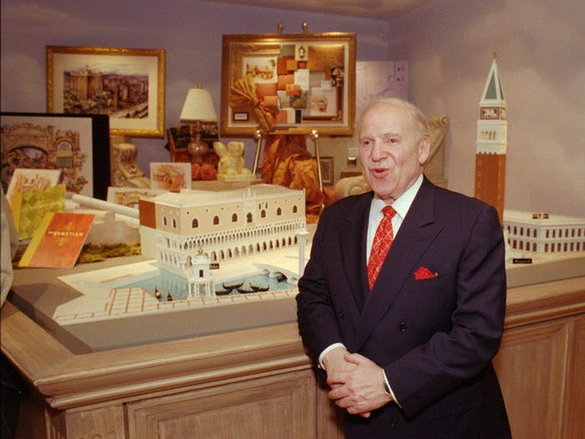 Ông muốn biến sòng bạc trở thành một thành phố Venice (Italy) thu nhỏ với tên gọi The Venetian khi tái hiện nhiều công trình lịch sử nổi tiếng. The Venetian được khai trương vào tháng 4/1999, mất đến 1,5 tỷ USD cho chi phí xây dựng. Ảnh: AP. Ông muốn biến sòng bạc trở thành một thành phố Venice (Italy) thu nhỏ với tên gọi The Venetian khi tái hiện nhiều công trình lịch sử nổi tiếng. The Venetian được khai trương vào tháng 4/1999, mất đến 1,5 tỷ USD cho chi phí xây dựng. Ảnh: AP.