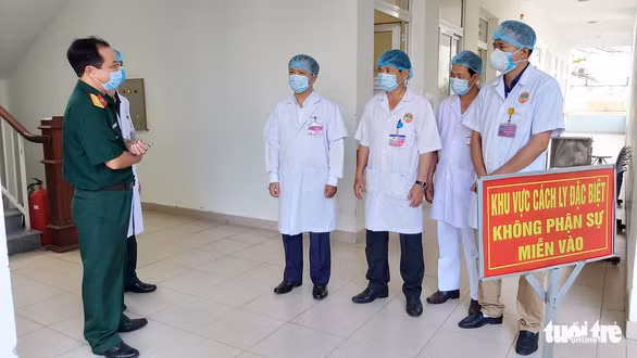  Lãnh đạo Quân khu 5 kiểm tra cơ sở vật chất các bệnh viện dã chiến thuộc quân khu - Ảnh: QUANG HÙNG