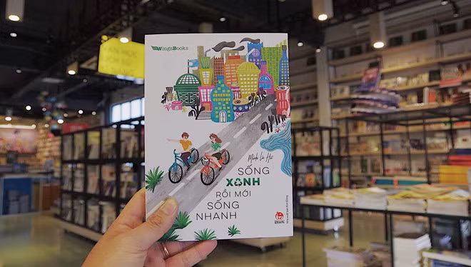 Cuốn sách được nhiều người trẻ chờ đón - Ảnh T.H