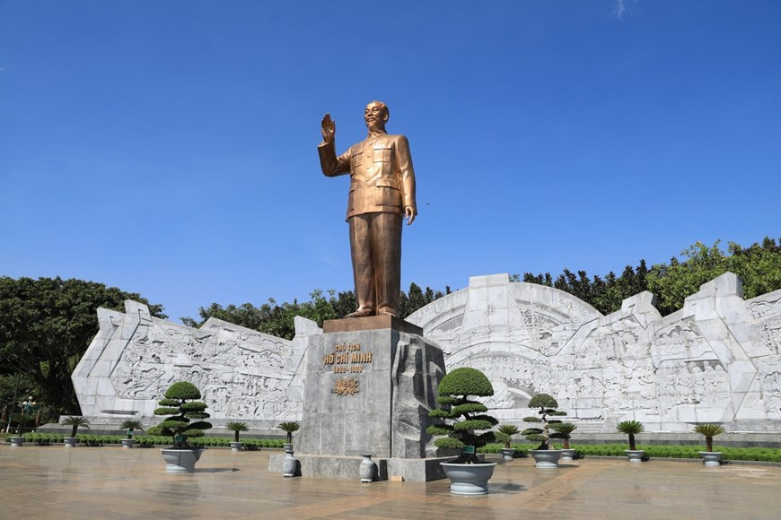 Quảng trường Đại Đoàn Kết - công trình được mệnh danh là trái tim Pleiku. (Ảnh: Thành Đạt/TTXVN) Quảng trường Đại Đoàn Kết - công trình được mệnh danh là trái tim Pleiku. (Ảnh: Thành Đạt/TTXVN)