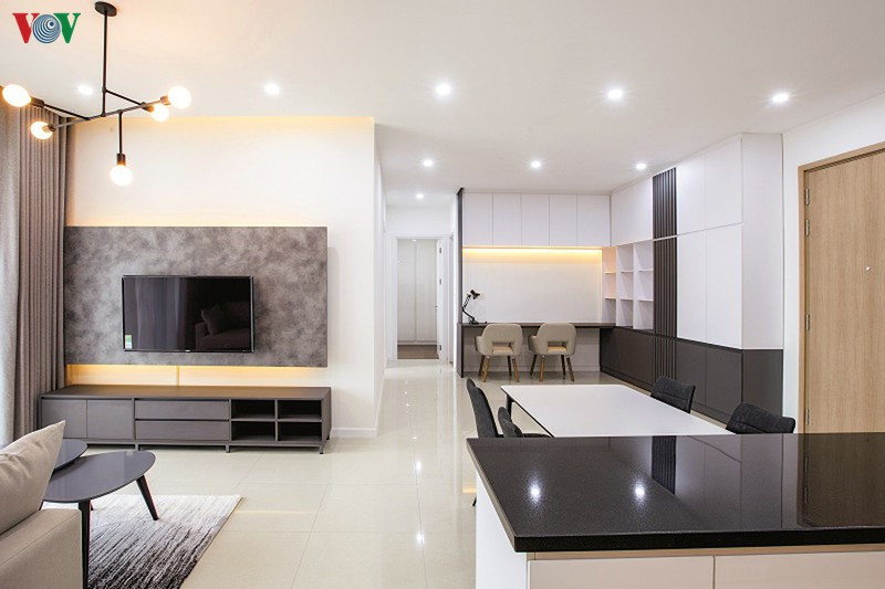 Phong cách nội thất hiện đại và đơn giản với những đường thẳng, mảng phẳng. Màu sắc chủ đạo là trắng với các màu trung tính như màu be, màu ghi. Phong cách nội thất hiện đại và đơn giản với những đường thẳng, mảng phẳng. Màu sắc chủ đạo là trắng với các màu trung tính như màu be, màu ghi.