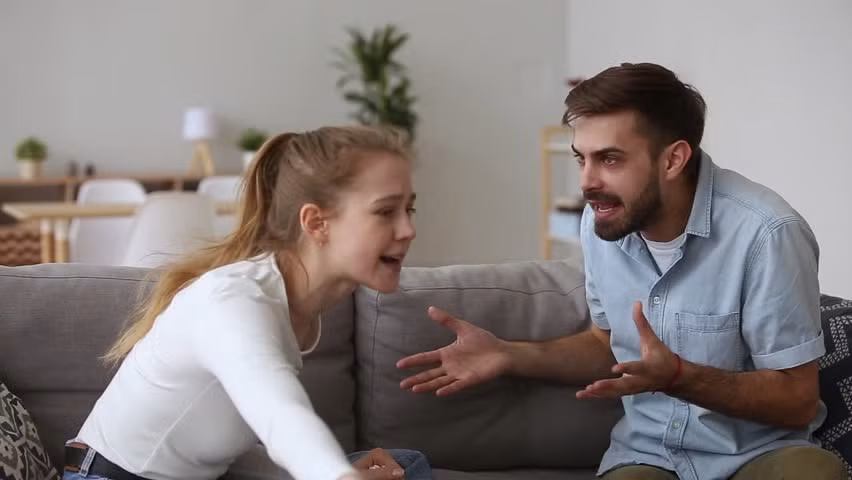  Đừng nên tha thứ cho người đàn ông không xứng đáng với mình. 