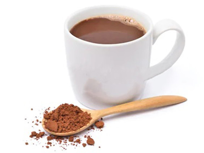 Người già không thể đi lại do bệnh, có thể đi được cả quãng đường xa nhờ uống ca cao mỗi ngày - Ảnh minh họa: Shutterstock