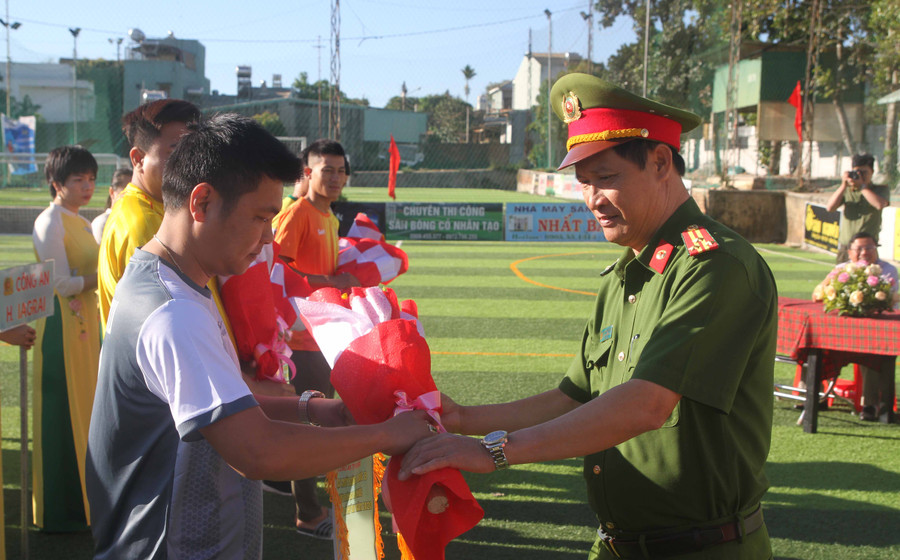 Hơn 120 cầu thủ tham gia thi đấu. Ảnh: Văn Ngọc