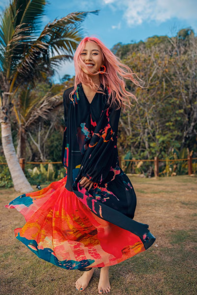 Bộ hình được thực hiện tại hòn đảo hoang sơ Sumba, Indonesia.