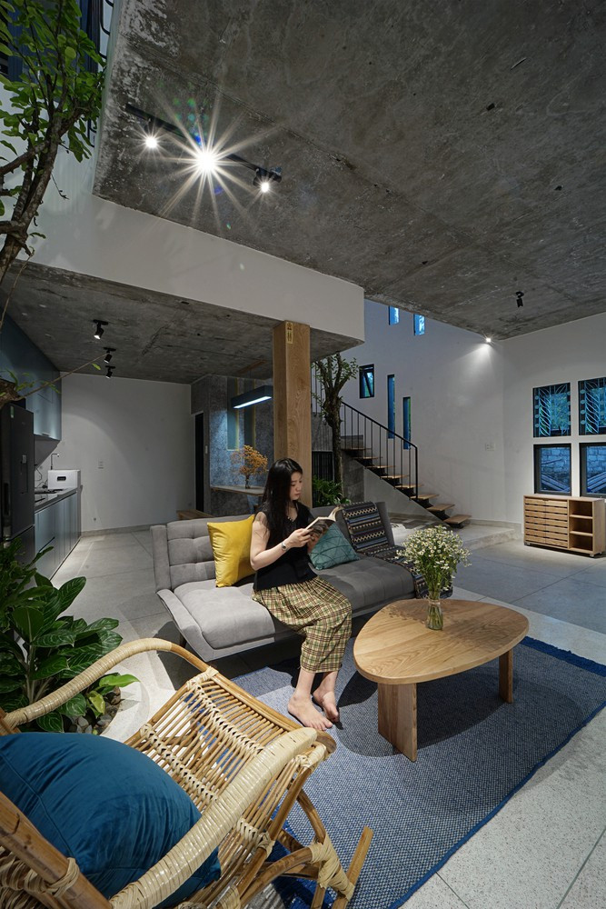 Với vẻn vẹn chỉ có 60m2 diện tích, ngôi nhà được bố trí theo kiểu mở để mang đến cảm giác rộng rãi hơn so với diện tích thực. Hoa cúc là loài hoa luôn được tìm thấy trong các bình hoa trang trí. Với vẻn vẹn chỉ có 60m2 diện tích, ngôi nhà được bố trí theo kiểu mở để mang đến cảm giác rộng rãi hơn so với diện tích thực. Hoa cúc là loài hoa luôn được tìm thấy trong các bình hoa trang trí.