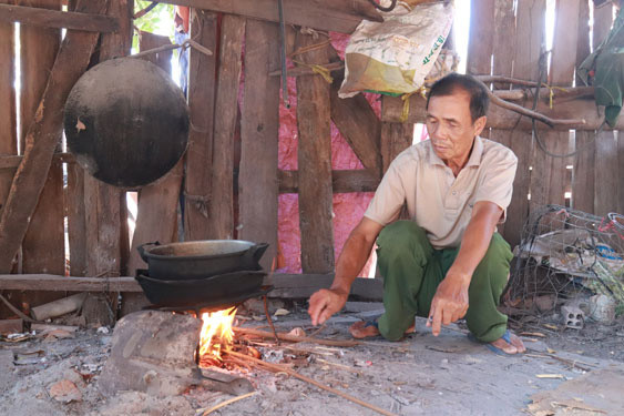 Dù còn nhiều khó khăn nhưng ông Nông Văn Ngãi vẫn chủ động xin nhường suất hộ nghèo cho người khác
