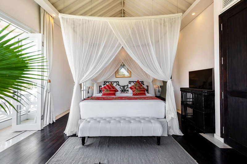 Phòng ngủ khác có thiết kế mở, gần gũi với thiên nhiên.