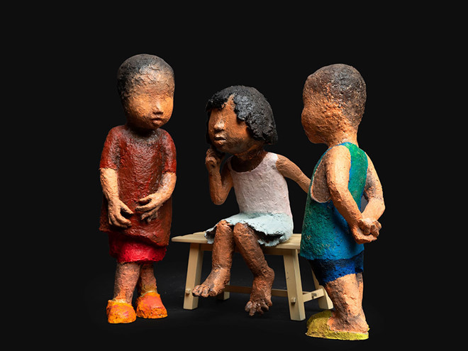 Tác phẩm điêu khắc giấy của Đinh Công Đạt bán rất chạy - Ảnh: NVCC