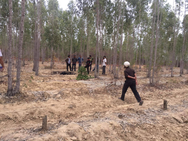 Hiện trường nơi phát hiện thi thể bị cháy - Ảnh: CTV