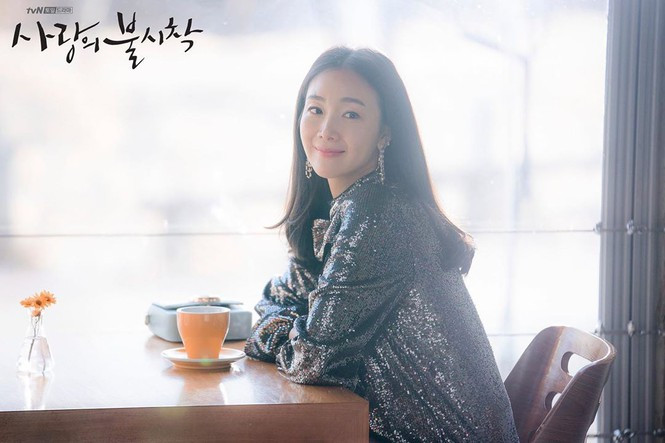 Choi Ji Woo vừa có màn xuất hiện chớp nhoáng trong một cảnh quay phim 