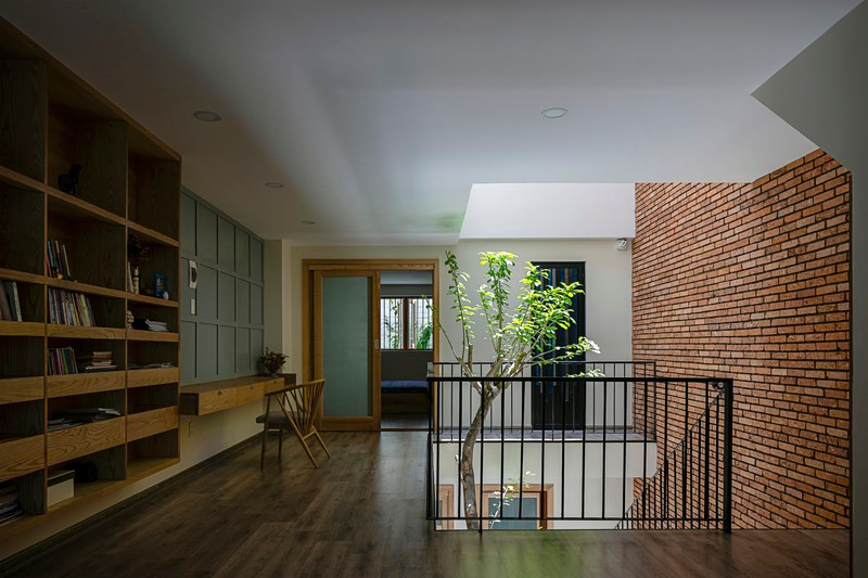  Gạch giúp những khu vực tiếp xúc với ánh nắng không bị bay màu hay giảm chất lượng công trình.