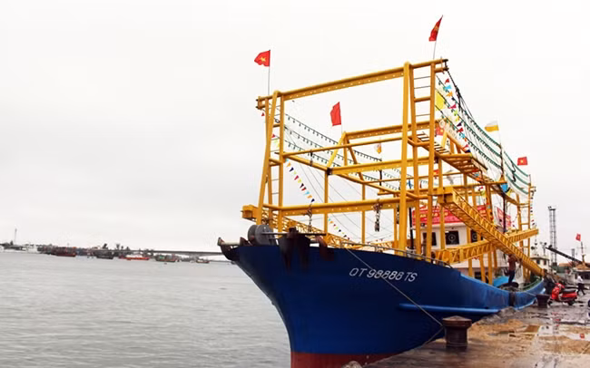 Một chiếc tàu vỏ thép đánh bắt cá của dòng họ Bùi.