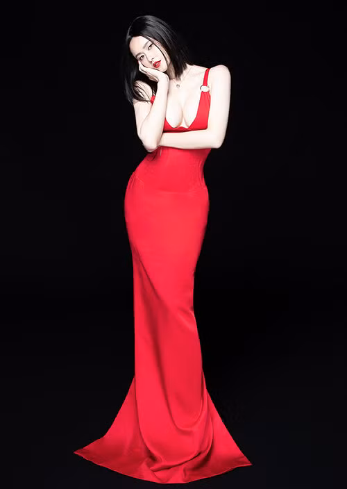 Nhan sắc của người đẹp này được cộng đồng mạng và người hâm mộ đưa ra nhận xét: 