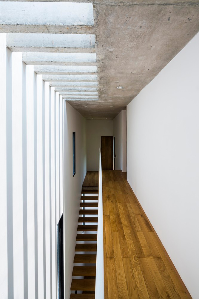 Tường bê tông xây dọc nhằm lưu thông không khí. Tường bê tông xây dọc nhằm lưu thông không khí.