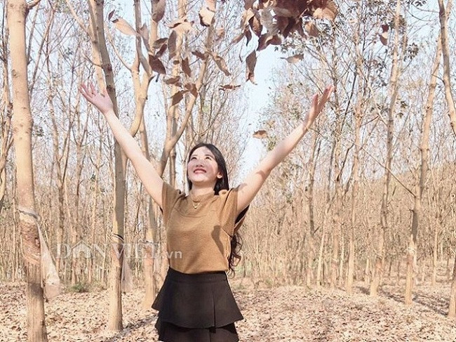 Nếu bạn từng mê mẩn mùa thu vàng với lá phong đỏ ở những quốc gia như Nhật Bản, Hàn Quốc... hay ngưỡng mộ thủ đô Hà Nội với một mùa lá đỏ thì chắc chắn cũng sẽ phải nao lòng với rừng cao su rực trời ở xã Mường Bon (huyện Mai Sơn, tỉnh Sơn La).