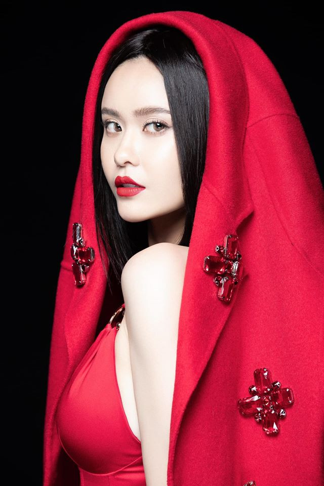 Thay cho lời kết, người đẹp gửi lời chúc đến những người phụ nữ sẽ luôn giữ được tâm an và hạnh phúc.  Thay cho lời kết, người đẹp gửi lời chúc đến những người phụ nữ sẽ luôn giữ được tâm an và hạnh phúc.