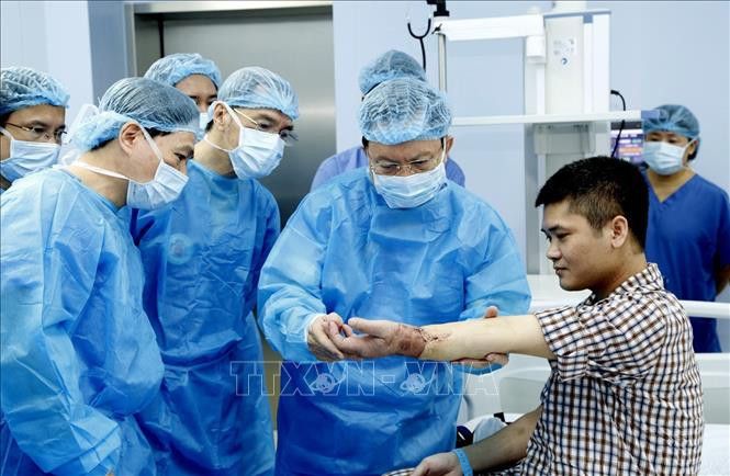 Ngày 27/1/2020, BV Trung ương Quân đội 108 thực hiện thành công ca ghép chi thể đầu tiên tại khu vực Đông Nam Á. Đây cũng là ca ghép chi thể đầu tiên trên thế giới lấy từ người cho sống. Ảnh: TTXVN Ngày 27/1/2020, BV Trung ương Quân đội 108 thực hiện thành công ca ghép chi thể đầu tiên tại khu vực Đông Nam Á. Đây cũng là ca ghép chi thể đầu tiên trên thế giới lấy từ người cho sống. Ảnh: TTXVN