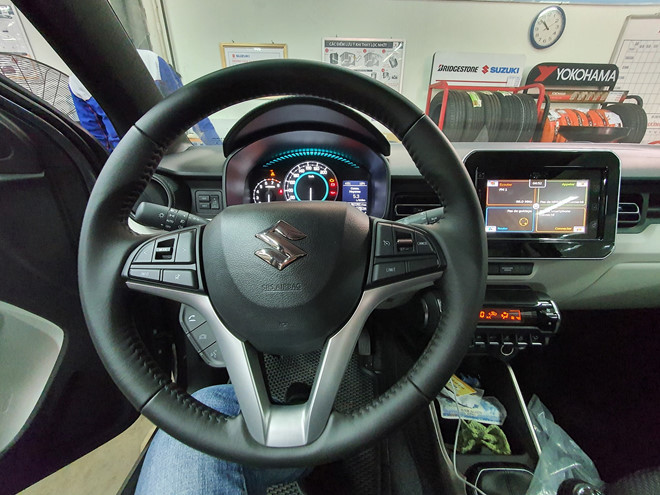 Cụm vô lăng trang bị đầy đủ các tính năng cao cấp Cụm vô lăng trang bị đầy đủ các tính năng cao cấp