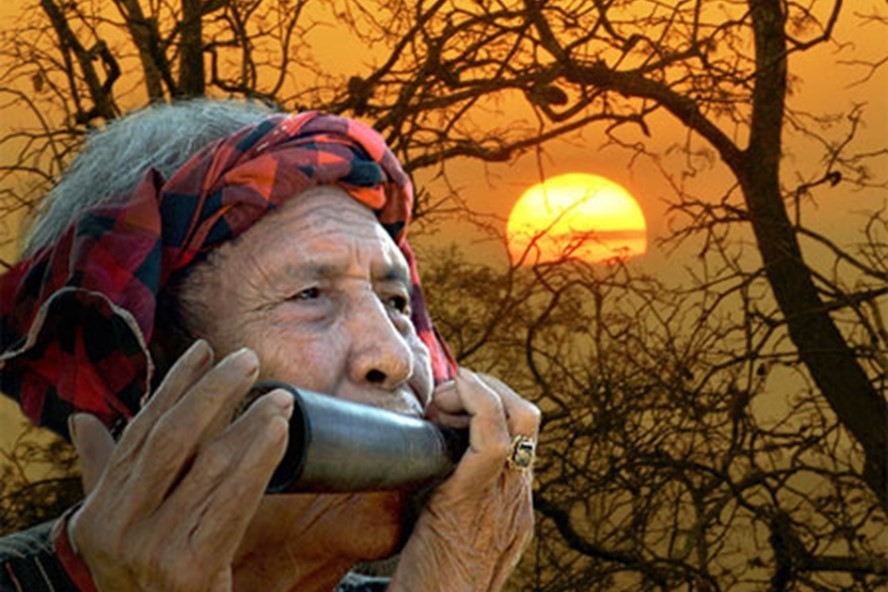 AmaKông thổi tù thuở còn sống. Ảnh: Đ.B.T AmaKông thổi tù thuở còn sống. Ảnh: Đ.B.T