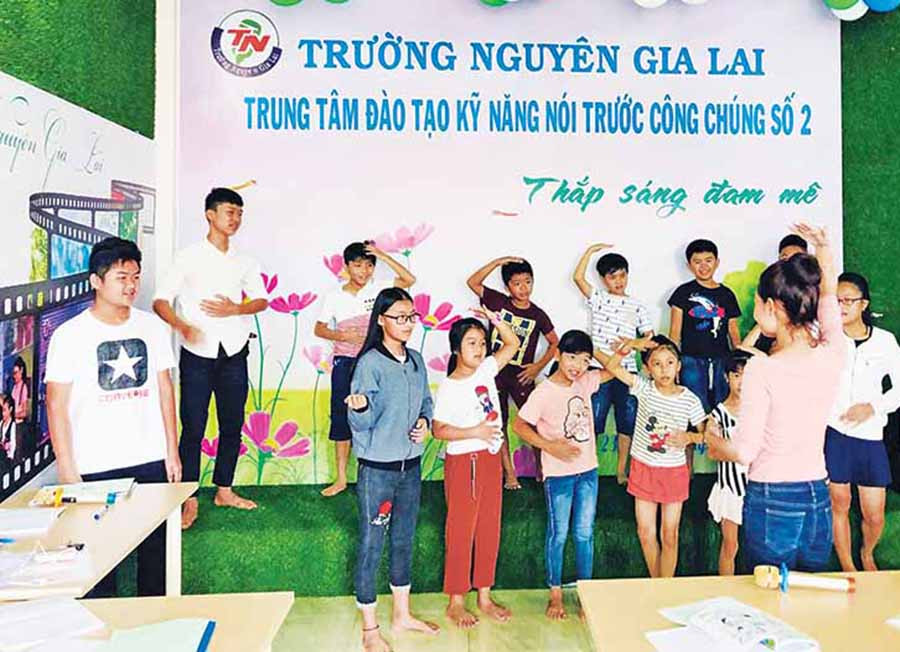  Một buổi học của lớp MC “nhí” tại Trung tâm Đào tạo kỹ năng nói trước công chúng. Ảnh: H.D