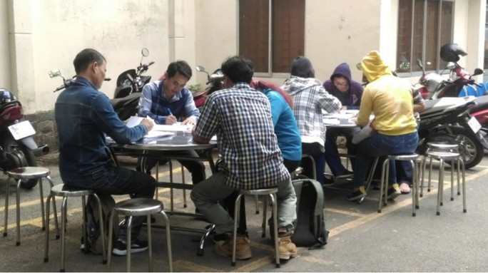 Đã có hơn 3.300 nạn nhân đến cơ quan công an làm đơn tố cáo Công ty Alibaba Ảnh: PHẠM DŨNG Đã có hơn 3.300 nạn nhân đến cơ quan công an làm đơn tố cáo Công ty Alibaba Ảnh: PHẠM DŨNG