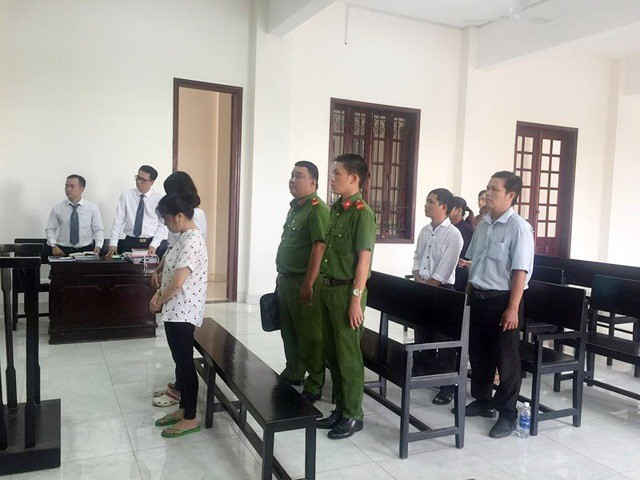 Hai tú bà nhiều lần hầu tòa vì vụ án có dấu hiệu bỏ lọt tội phạm Hai tú bà nhiều lần hầu tòa vì vụ án có dấu hiệu bỏ lọt tội phạm