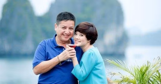 NSƯT Chí Trung và NSƯT Ngọc Huyền gắn bó với nhau trong suốt 32 năm.